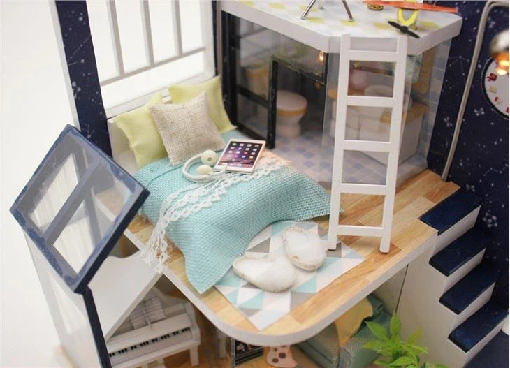 Miniature Toys Dollhouse