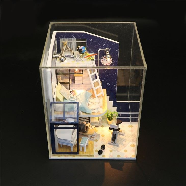 Miniature Toys Dollhouse